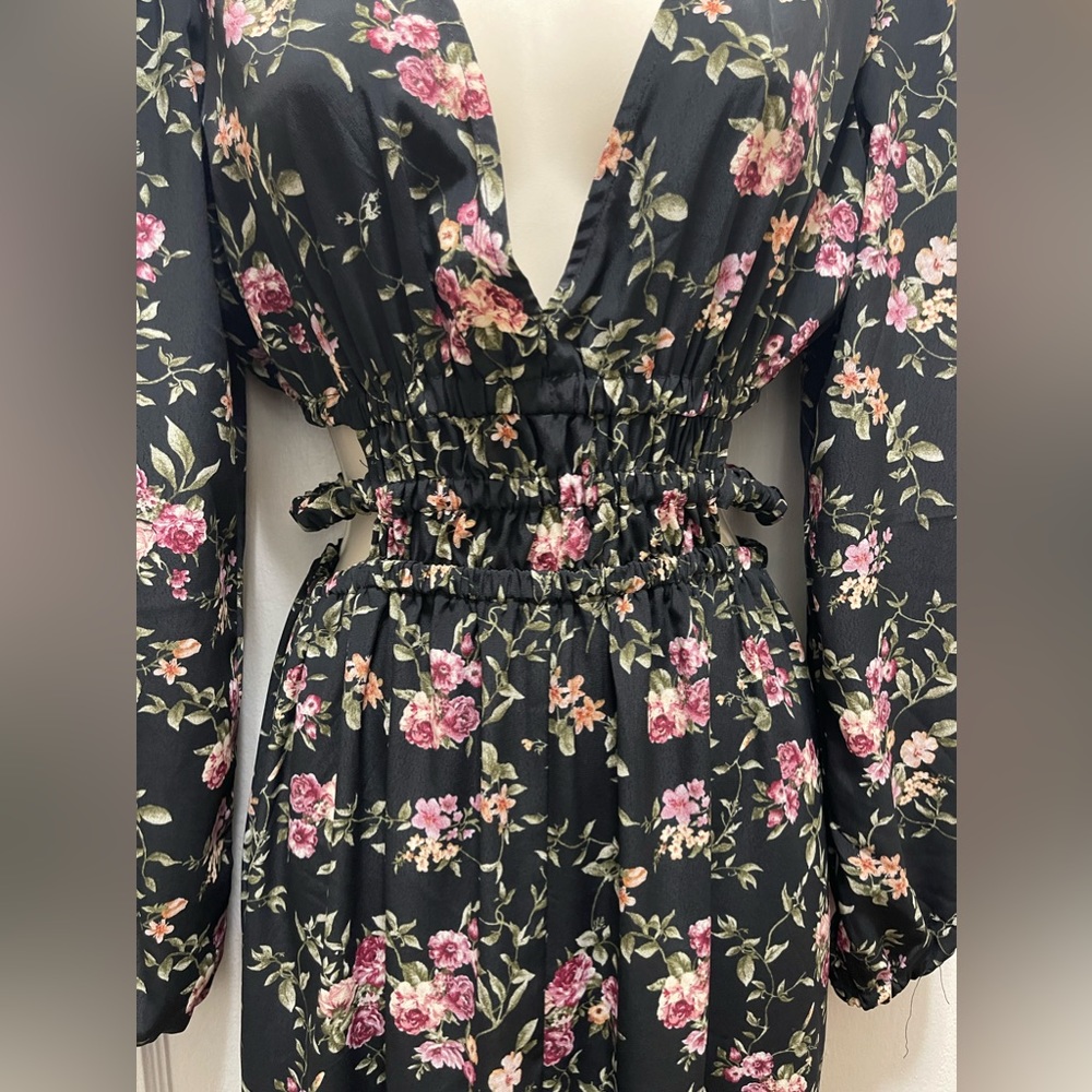 FORVER 21 | Long Sleeve Maxi Dress w/ cut outs | Small